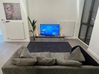 B&B Barking - East London penthouse views 2bd - Bed and Breakfast Barking