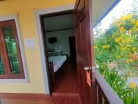 Tweepersoonskamer met 2 Aparte Bedden en Eigen Badkamer