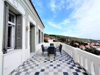 Spiti Sea View Neoclassical House in Stenies - B&B Andros