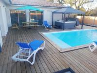 Magnifique Villa sur le Bassin d'Arcachon - JACUZZI+PISCINE - 8à10pers - Bed and Breakfast