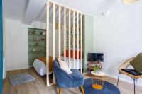 STUDIO COSY NEUF - FIBRE - PARKING GRATUIT - Proche écoles et entreprises - B&B