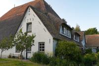 B&B Tating - Super gemütliche, helle Eckwohnung unter Reet - Bed and Breakfast Tating