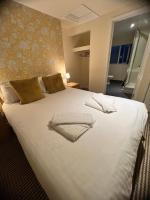 Small Double Room with Ensuite Bathroom and Shower First Floor ( Steep Stairs )