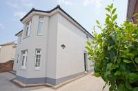 Luxurious Retreat - Hot Tub - Pool Table - Gym - Sauna - Cinema Room - Free Parking - WiFi - Close to Beach - Chambres d'hôtes Bournemouth