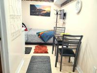 Cozy & Convenient Studio Apartment - Ferienwohnung Pickering