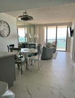 The "Sea-Winds" I Renovated Beachfront 2 Bed 2 Bath Condo - Chambres d'hôtes Marco Island