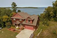 Spacious Leech Lake Home on 2 Private Acres, 200' of lake shore 15 Minutes to Walker with boat lift, dock, swimming, fire pit - B&B Walker
