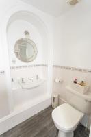 3 Bedroom villa attached to Host home free parking - B&B Perth