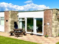 SEAVIEW self-catering coastal bungalow in rural West Wight - B&B Freshwater