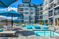 Designer Apt w Jacuzzi Walk To Casino & iMax - B&B