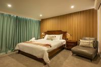 One-Bedroom King Room