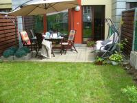 Garden apartment with garage in central Prague - Bed and Breakfast Praag