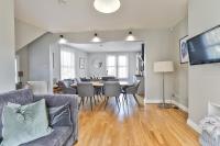 B&B Sheffield - Stylish and Spacious 3 Bed Apartment with Parking by Ark SA - Bed and Breakfast Sheffield