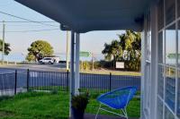 Beachside Getaway Bay Views North Shore VIC Sleeps 12 Free Wifi