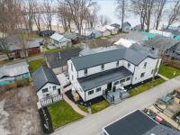 Luxe Lodges on Lake Erie - B&B Port Dover
