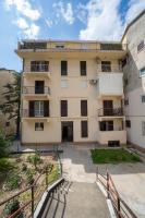 Seaside Serenity: 2-Bedroom Apartment with Boka Bay View - Chambres d’hôtes Kotor