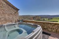 B&B Stanton in Peak - Derbyshire Chapel for 6 at Harthill Hall private hot tub 8am - 10pm plus private daily use of indoor pool and sauna 1 hour - Bed and Breakfast Stanton in Peak
