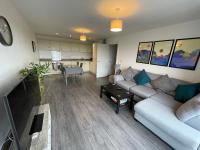 Balcony Marina Apartment With City Skyline Views - Free Secure Parking - Chambres d'hôtes Manchester