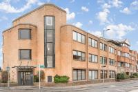 Modern Apt, town centre, 4 guests, pkg, wifi by Tent serviced apartments - Bed and Breakfast