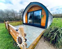B&B Wrexham - Luxury Pod Cabin in beautiful surroundings Wrexham - Bed and Breakfast Wrexham