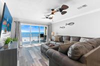 B&B Saint Pete Beach - Gorgeous 3 Bedroom Condo In The Perfect Locationseaoats302 - Bed and Breakfast Saint Pete Beach