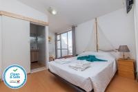 Camera Matrimoniale con Bagno in Comune 