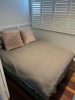 Charming 1920's 4Br freestanding Plantation Qldr. - B&B Brisbane