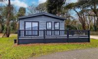 B&B Lowestoft - Stunning Lodge With Large Decking At Azure Seas In Suffolk Ref 32109og - Bed and Breakfast Lowestoft