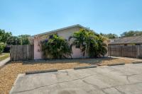 Luxury Villa 3 Blocks from the Beach with Pool a Fire Pit and Outdoor Oasis - B&B