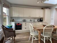 Beautiful 3 Bed Basement Flat With Garden - Ferienwohnung