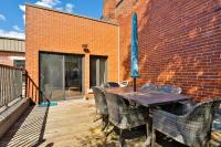 STUNNING full APARTMENTS - stocked KITCHENS - WASHER & DRYERS - WORKSPACE PROVIDED - FAST WIFI - LOCATED on the FAMOUS ST Denis street - Near METRO MONT ROYAL - Chambres d'hôtes Montréal