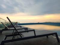 Walk to Legoland * D'Pristine * 2BR Lake View #6 - B&B