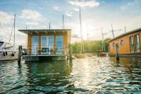 Komfort-Hausboote am Naturhafen Krummin - B&B Krummin
