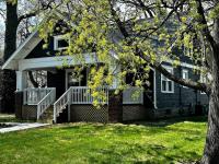 B&B Hamilton - Mrs. Hughes Cottage - 2 bedroom House w/ parking - Bed and Breakfast Hamilton