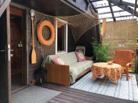 Letnisko SYMSAR 6, Drewniany domek letniskowy z ogrodem - Bed and Breakfast Kłębowo