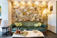 Queen's stone legend, royal living by Acropolis - Bed and Breakfast Athene