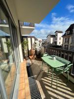 B&B Cabourg - Appartement hyper centre de Cabourg avec balcon - Bed and Breakfast Cabourg