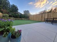 South Coast Beach Holiday Home-3 BED-GF-Sleeps 6-Free Parking-Walk to Beach-Private Garden- Families-Professional Groups-Contractors WELCOME - Chambres d'hôtes Bournemouth