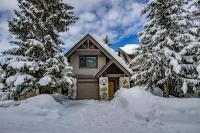 B&B Whistler - Pinnacle Ridge 23 - Ski In Ski Out, Newly Renovated, Private Hot Tub, Gas Fireplace - Bed and Breakfast Whistler