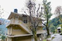 NomadGao Dharamkot - A social hotel with Coworking, fast Wifi, peaceful rooms, and great views - Close to Mcleodganj - B&B McLeod Ganj