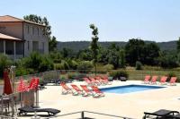 Le soleil d Eugènie appartement dans résidence avec Piscine commune près de Carcassonne - B&B Olonzac
