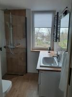 Apartament – 3 pokojowe dwupoziomowe mieszkanie z ogrodem - Chambres d'hôtes Krokowa