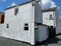 Artists' Loft close to Hornbeam Park (no pets allowed, 25min walk to HIC)