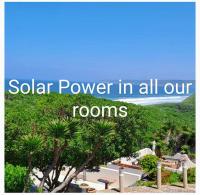 Zimmer mit Kingsize-Bett und Bergblick