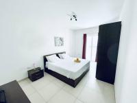 Stylish Modern Central Apartment 4 Paceville - B&B San Julián