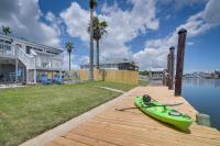 Waterfront Galveston Bay Retreat - 4 Mi to Beach! - Bed and Breakfast