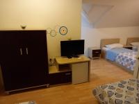 Family Room (2 Adults + 2 Children)