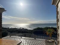 Casa Balena - Gansbaai seafront accommodation, back-up power - B&B Gansbaai