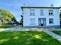 B&B Amlwch - Luxurious Manor House with Sea Views - Sleeps 10 - Bed and Breakfast Amlwch