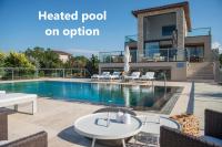 Magnifique villa avec piscine au bord de mer - Bed and Breakfast Chorafakia